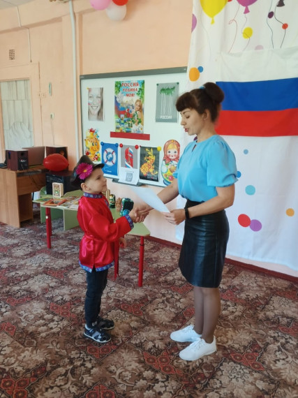 Торжественное вручение сертификатов.