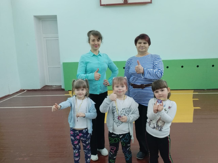 Спортивно-тематический праздник "Мы здоровы и крепки, как на Руси богатыри!".